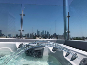 Roofdeck Hot Tub w Amazing Skyline View * LuxBnB
